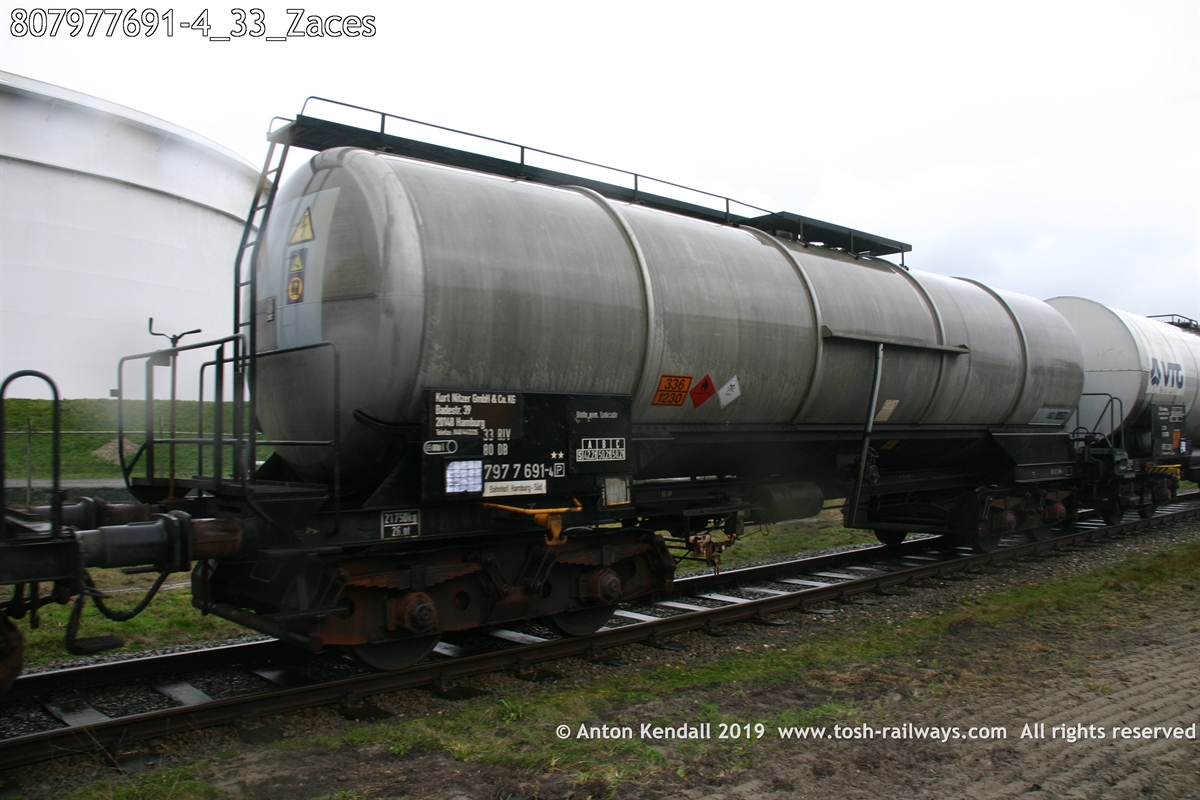 807977691-4_33_Zaces.jpg